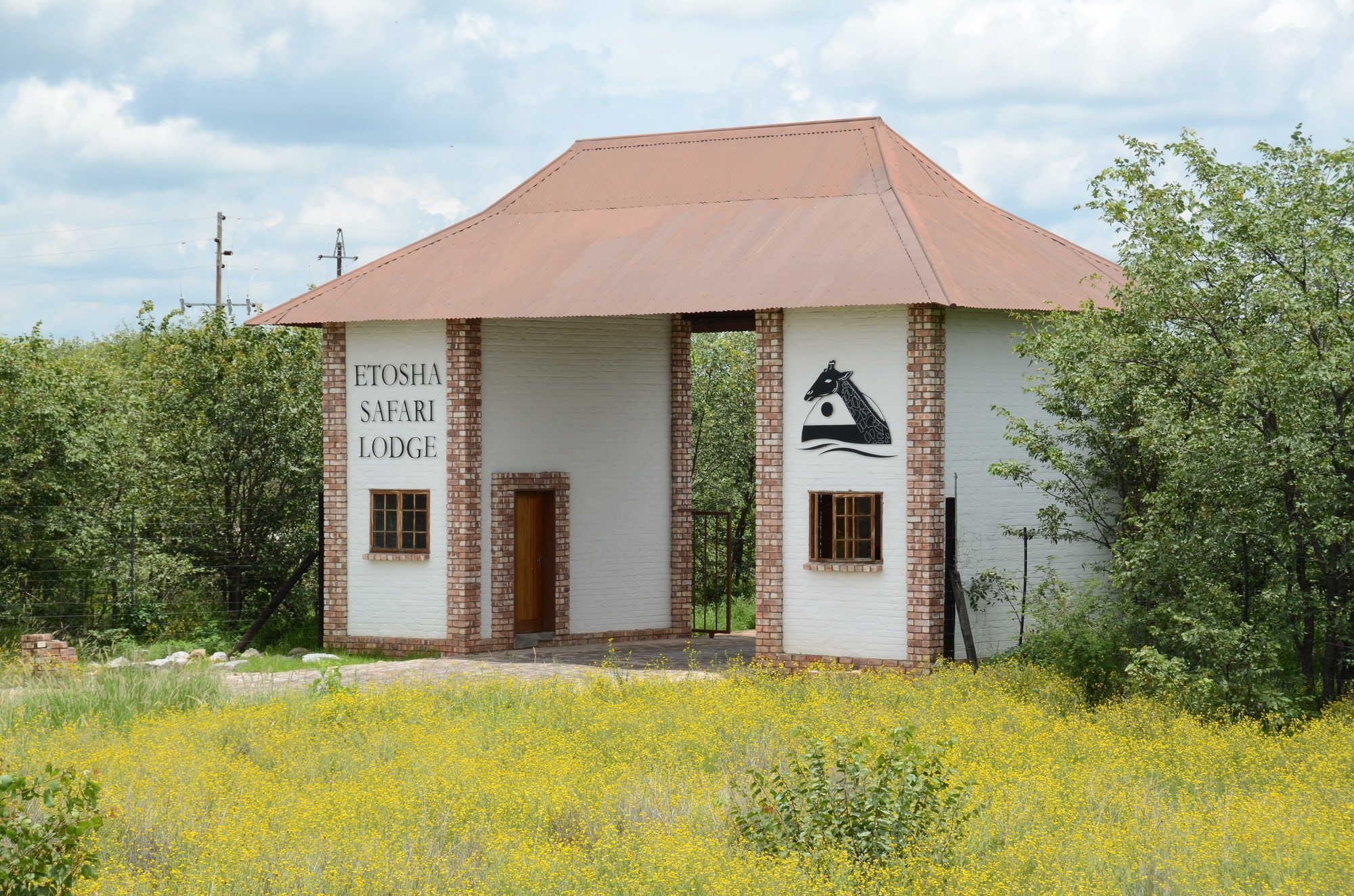 Gondwana Etosha Safari Lodge Окаукуэджо Экстерьер фото